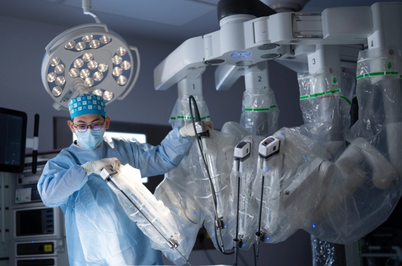Advances and Benefits in Laparoscopic and Robotic Surgery
