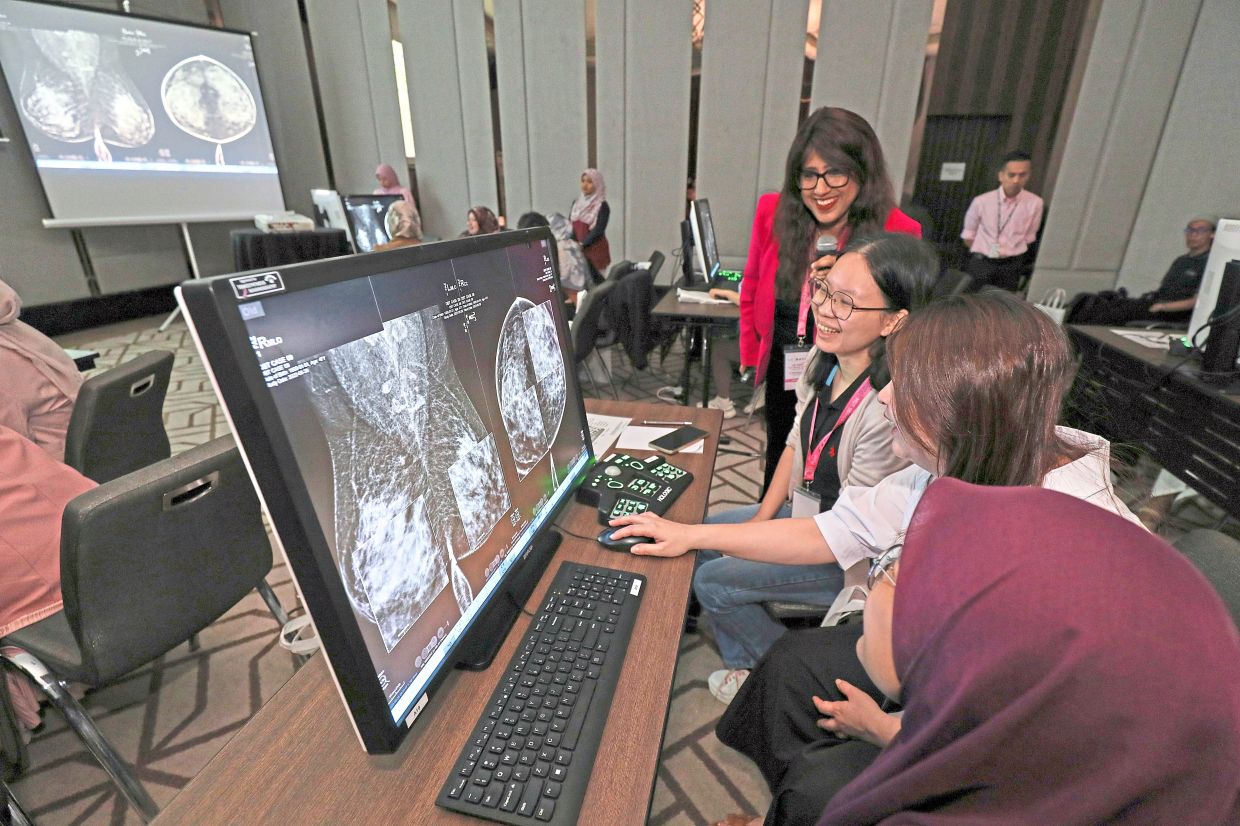 Dr Maninderpal Kaur (Dr Mindy) explains the use of imaging in diagnosing early breast cancer cases