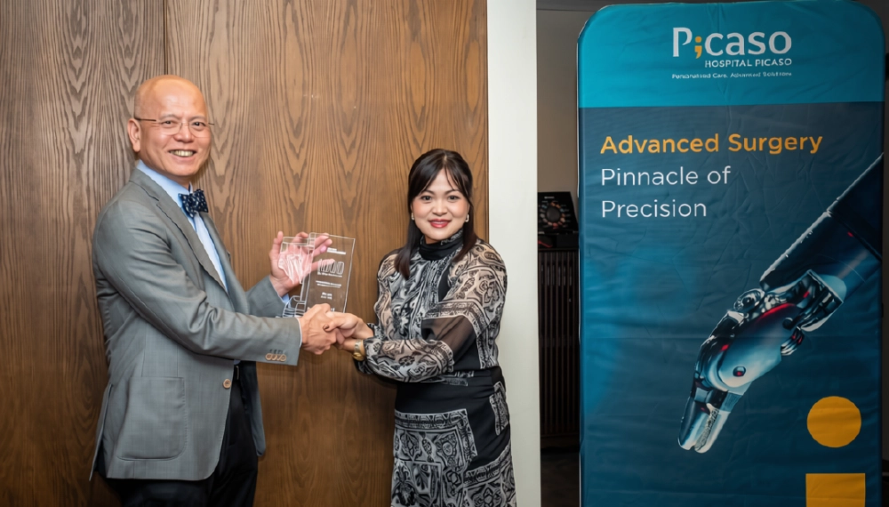 Dato’ Dr Loh Chit Sin Marks 1,000th Robotic Surgical Case Milestone