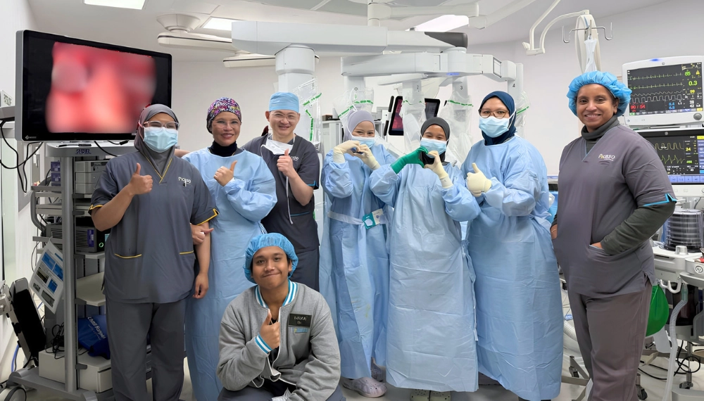 First Combined Minimally Invasive Robotic NOSES Approach for Severe Endometriosis