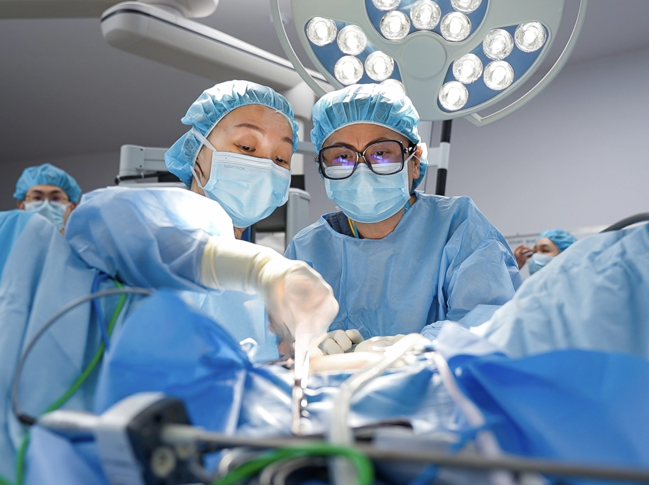 First Scarless Robotic-Assisted vNOTES for Endometrial Cancer